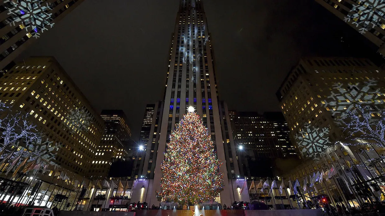 New York startet in die Weihnachtssaison: 50.000 Lichter erleuchten den Weihnachtsbaum vor dem Rockefeller Center.