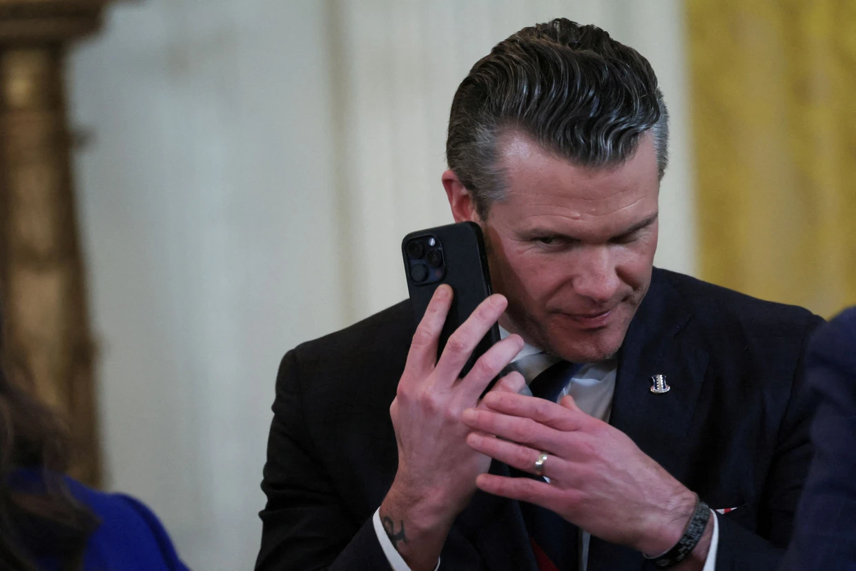 Noch hat er Trumps Rückendeckung: Hegseth im Weißen Haus
