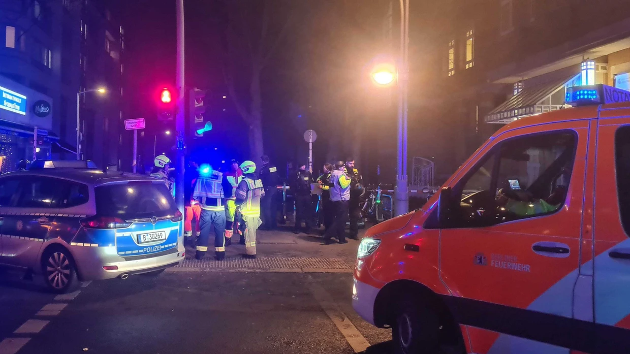 Im Einsatz: Polizei und Rettungskräfte am Sonntagabend im Berliner Stadtteil Tiergarten.