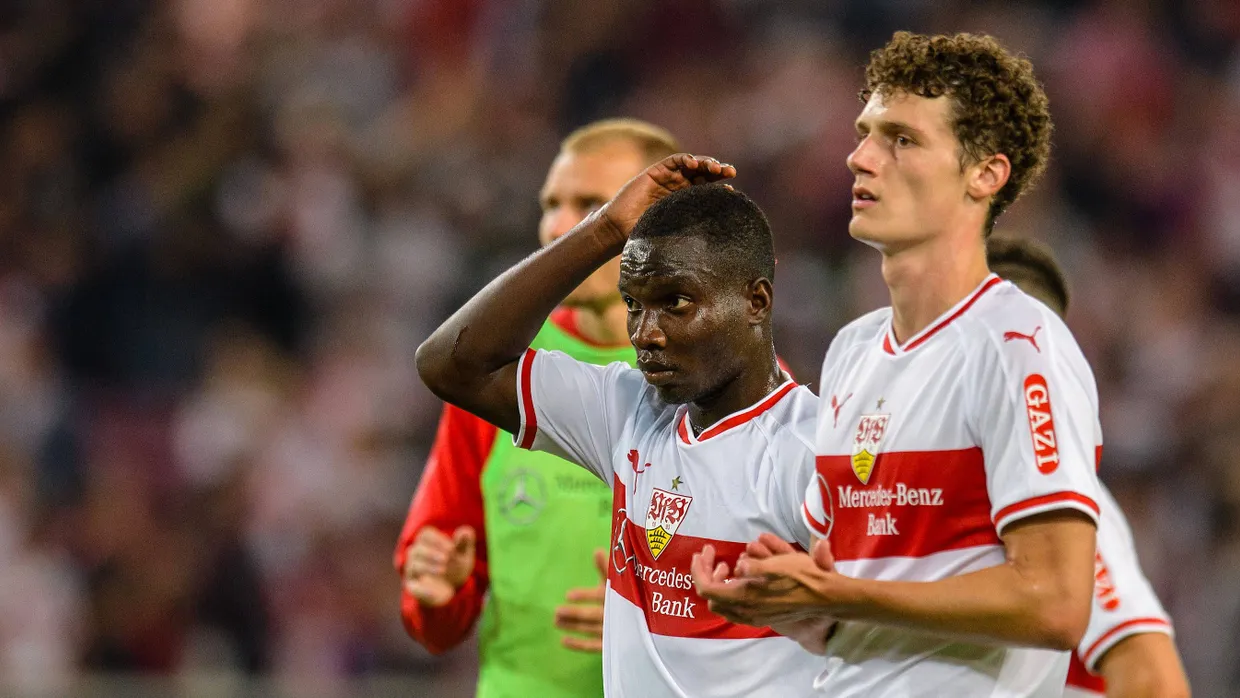 Ein Weltmeister leidet: Benjamin Pavard (rechts) wirkt genauso ratlos wie Chadrac Akolo