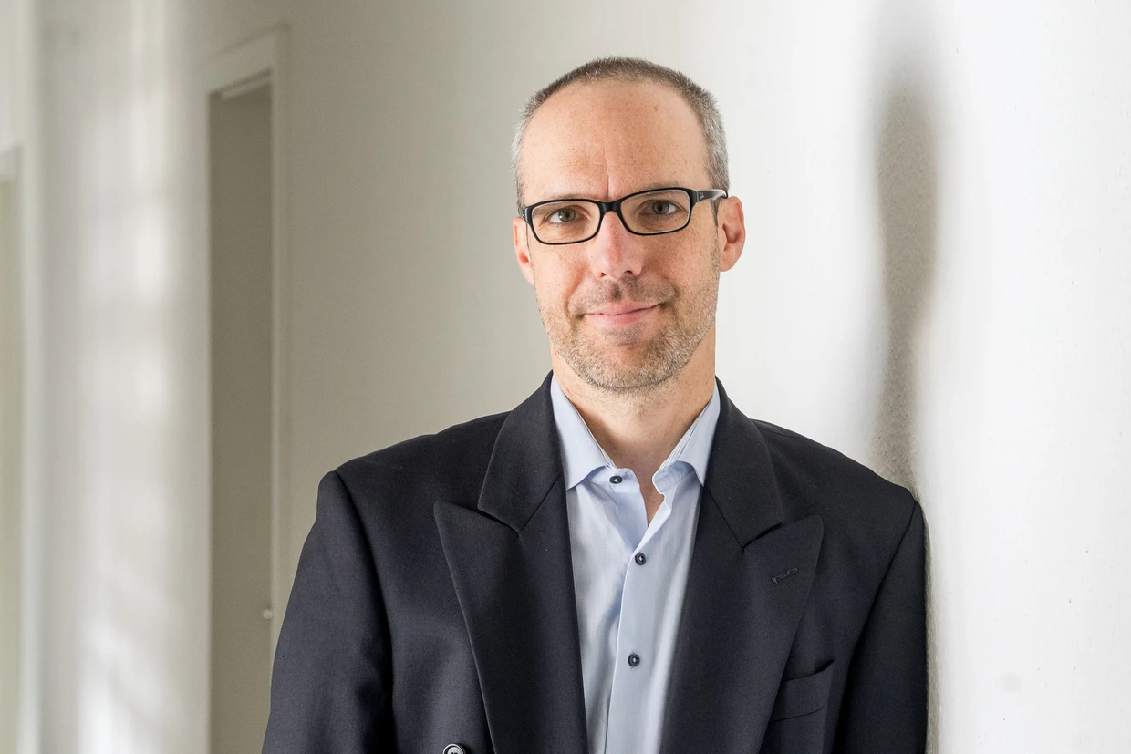 Michael Gundall kümmert sich als Technikreferent der Verbraucherzentrale Rheinland-Pfalz auch um das Thema Glasfaserausbau.