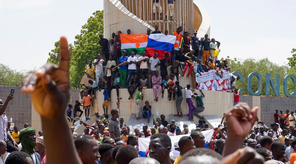 Weiß-blau-rot statt Bleu-blanc-rouge: Farbenspiele am Unabhängigkeitstag am 3. August 2023 in der nigrischen Hauptstadt Niamey: