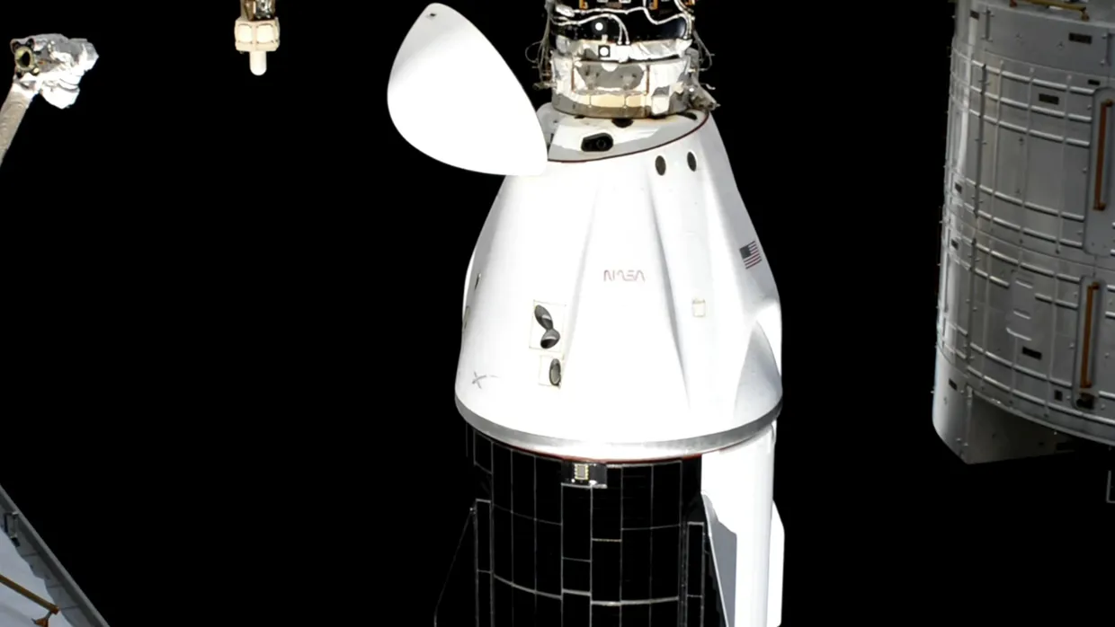 Die SpaceX-Kapsel vor dem Abdocken von der Internationalen Raumstation