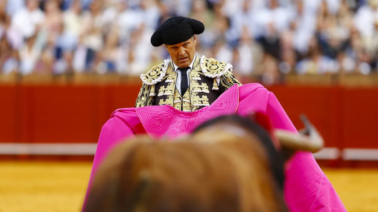 Der Matador Jose Antonio Ruiz bei einem Stierkampf in Sevilla