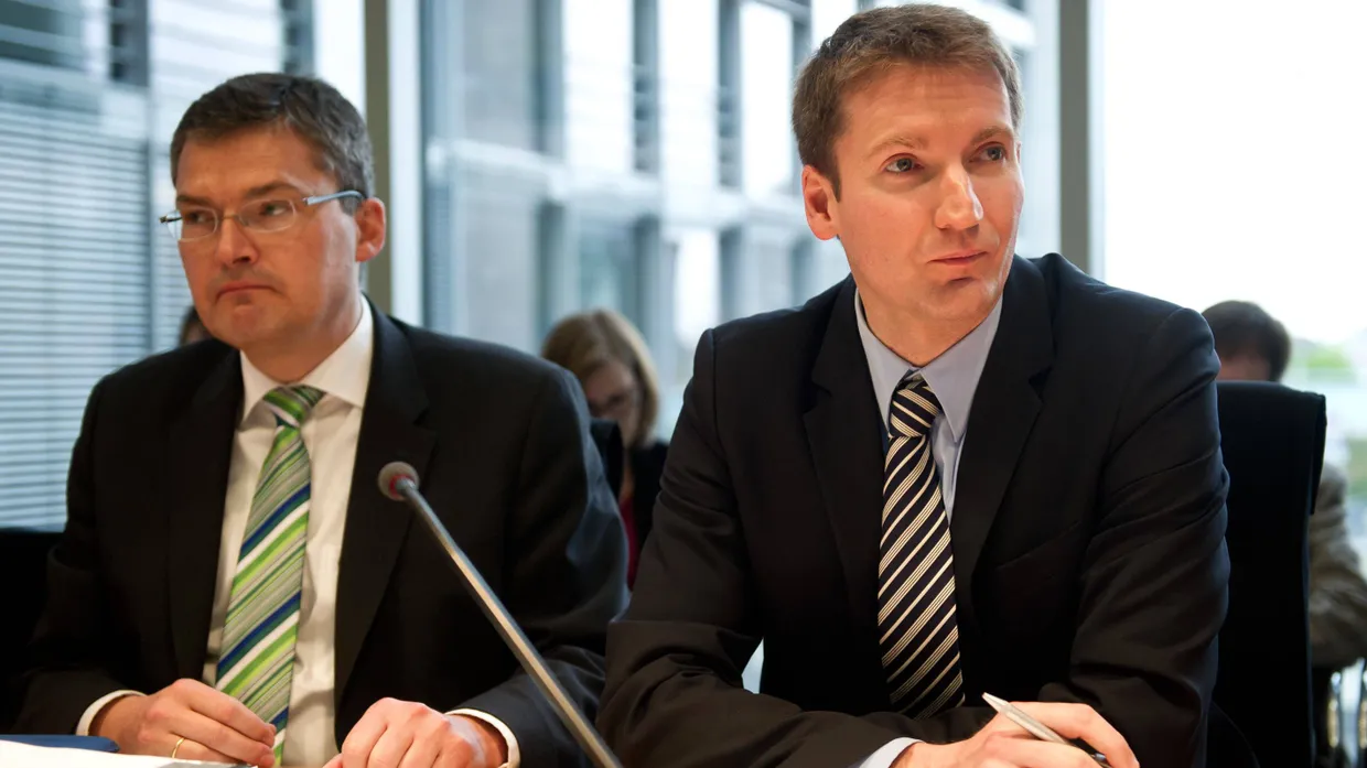Skeptische Mienen: Der neue Vorsitzende im NSA-Ausschuss, Patrick Sensburg und der Obmann der Unionsfraktion, Roderich Kiesewetter (r., beide CDU)