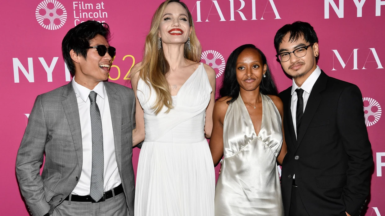 Bitte ohne Brad: Pax Jolie-Pitt, Angelina Jolie, Zahara Jolie und Maddox Jolie-Pitt (von links nach rechts) besuchen im September 2024 die Premiere von „Maria“ während des 62. New York Film Festivals in der Alice Tully Hall in New York.