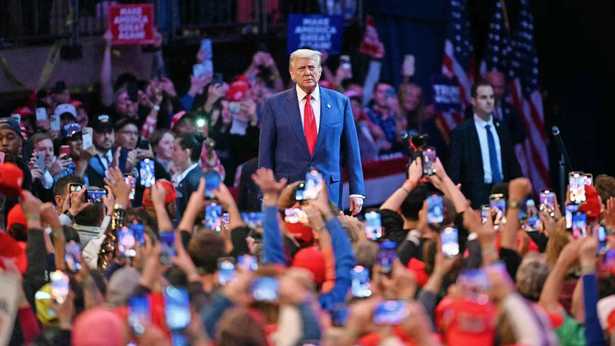 Die Sorge um die Demokratie tut er als Anliegen der Demokraten ab: Donald Trump im Oktober auf einer Kundgebung im New Yorker Madison Square Garden