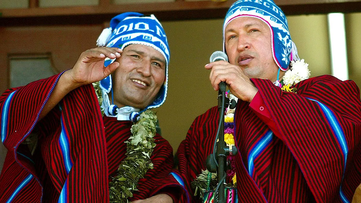 Genossen im Geiste: Boliviens gestürzter Präsident Evo Morales (li.) und der verstorbene frühere venezolanische Machthaber Hugo Chavez im Mai 2006.