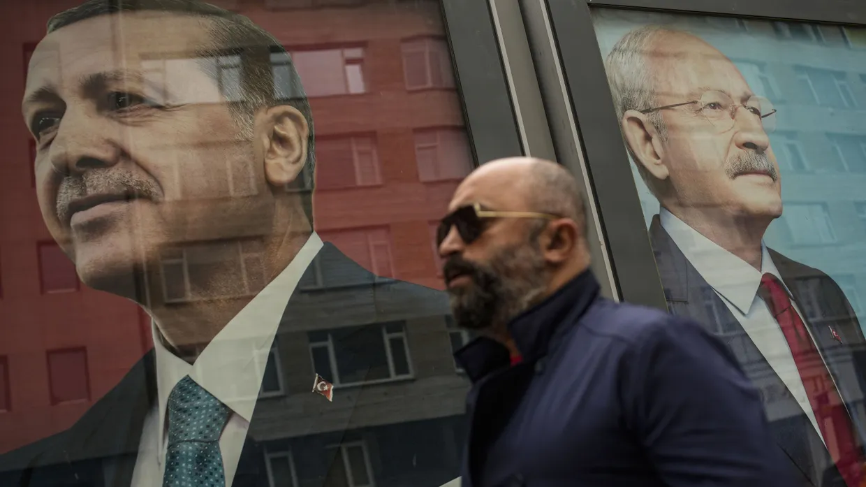 Istanbul im Mai 2023: Wahlplakate der Konkurrenten ums türkische Präsidentenamt, Recep Tayyip Erdogan (links) und Kemal Kilicdaroglu