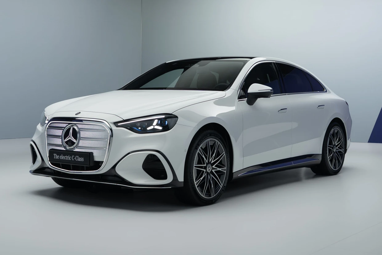 Am Start: der neue Mercedes-Benz C 400 4MATIC.