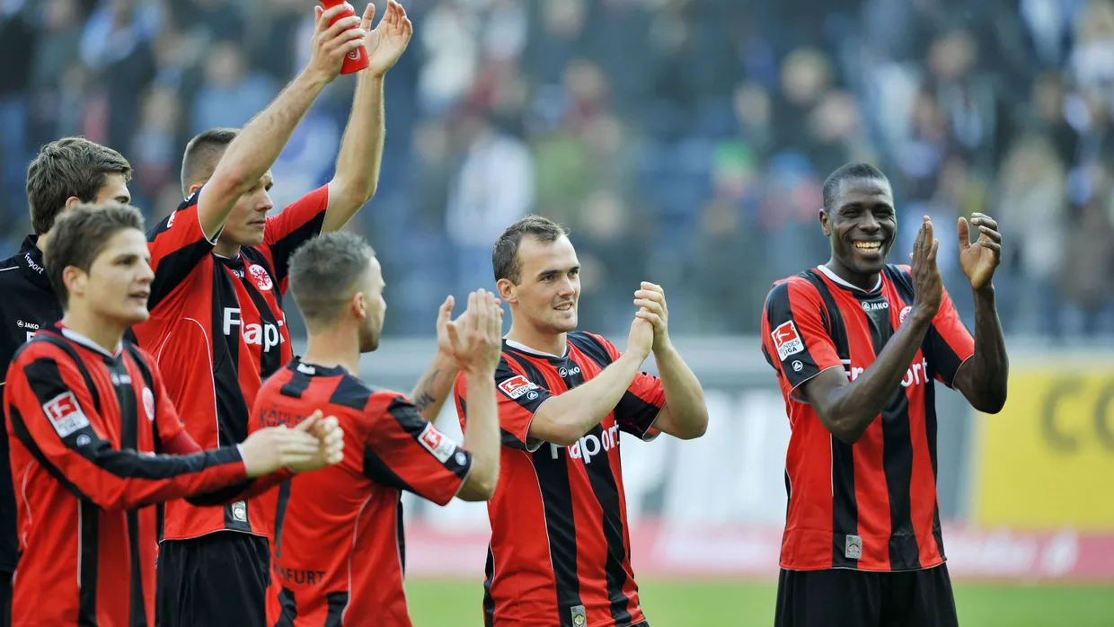 Glücklich und zufrieden: Die Eintracht nach ihrem Sieg.