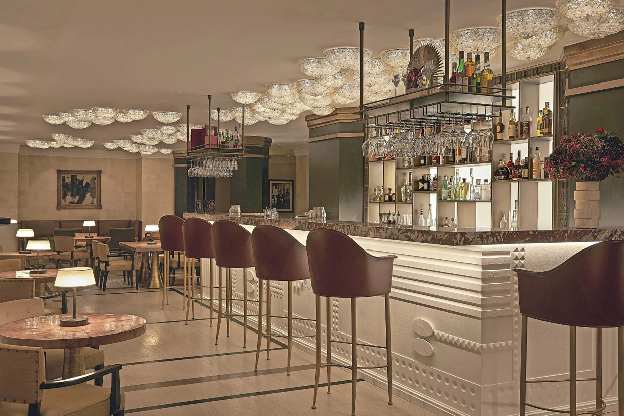 Stilvoll: Wer einen guten Drink nehmen möchte, tut dies am besten in der Hotelbar. Oder bestellt ihn sich aufs Zimmer.