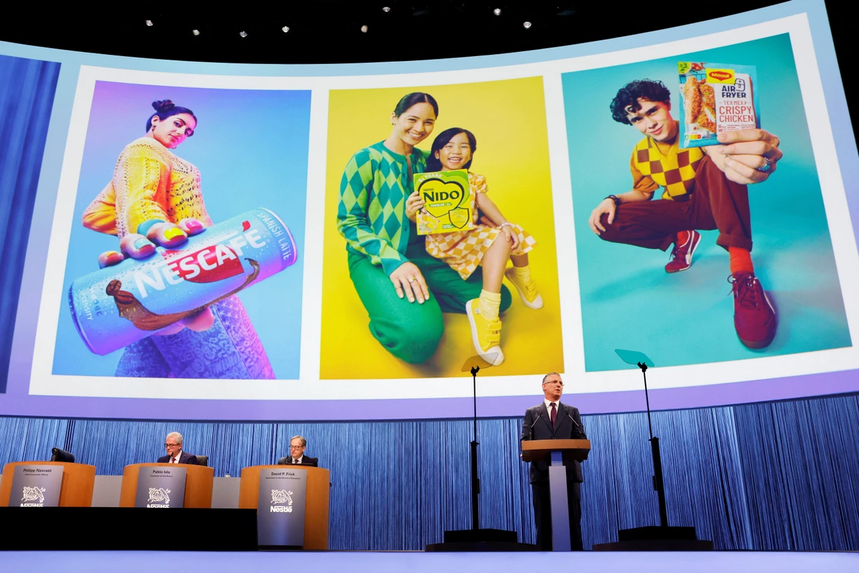 Nestlé präsentiert auf der Hauptversammlung seine Produkte.