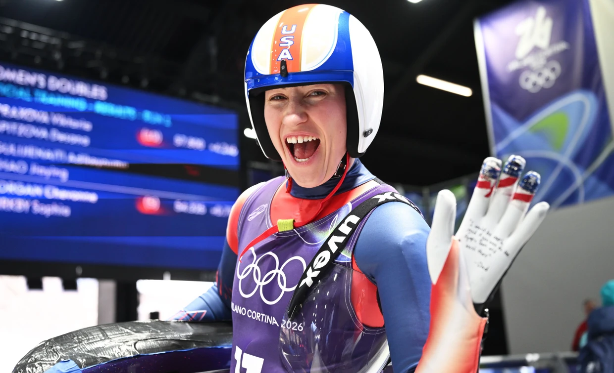 Es gibt bei Olympia ja noch etwas anderes als Curling: die Suche nach einem Date für Sophia Kirkby (vorne links) etwa.