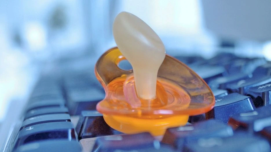 69 Prozent der Mütter und 48 Prozent der Väter machten nach der Elternzeit mindestens eine negative Erfahrung am Arbeitsplatz.