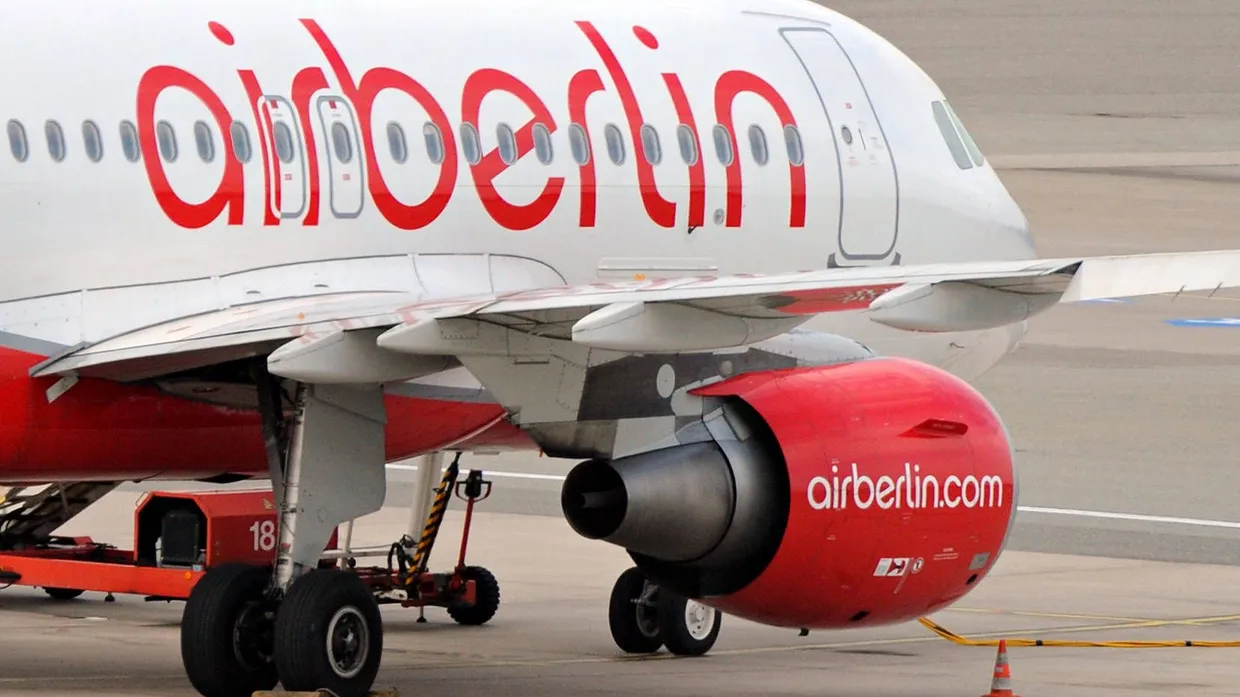 Harte Zeiten: Hartmut Mehdorn hat die 9300 Mitarbeiter von Air Berlin auf sein neues Sparprogramm eingestimmt.