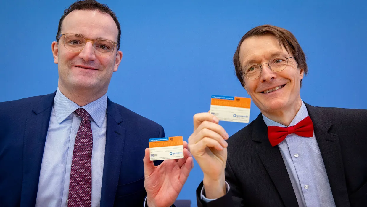 Jens Spahn (links), Bundesminister für Gesundheit und Karl Lauterbach, stellvertretender Vorsitzender der SPD-Bundestagsfraktion am Montag in Berlin.