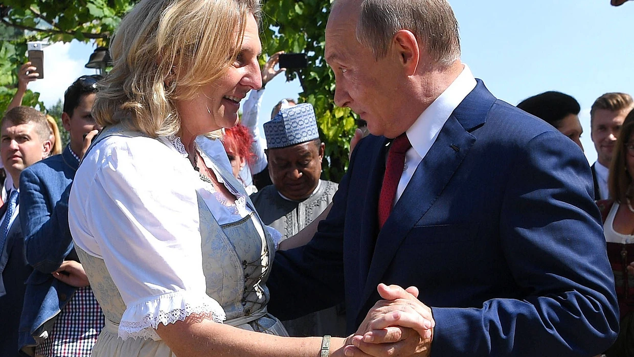 Liebesgre aus Moskau:Karin Kneissls Band zu Putin | FAZ
