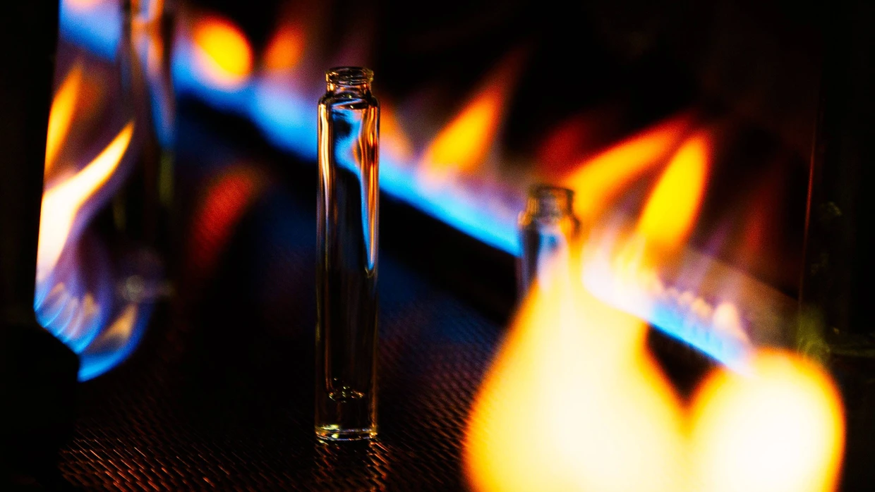 duftkerzen im glas hochwertig Duftkerze Selbstliebe & Achtsamkeit – Minze, Maiglöckchen & Patchouli – Verena von Heldenglück FARBE:nature ash grey