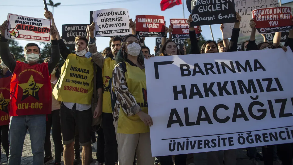 Türkische Studierende protestieren gegen hohe Mietkosten in ihrem Land.