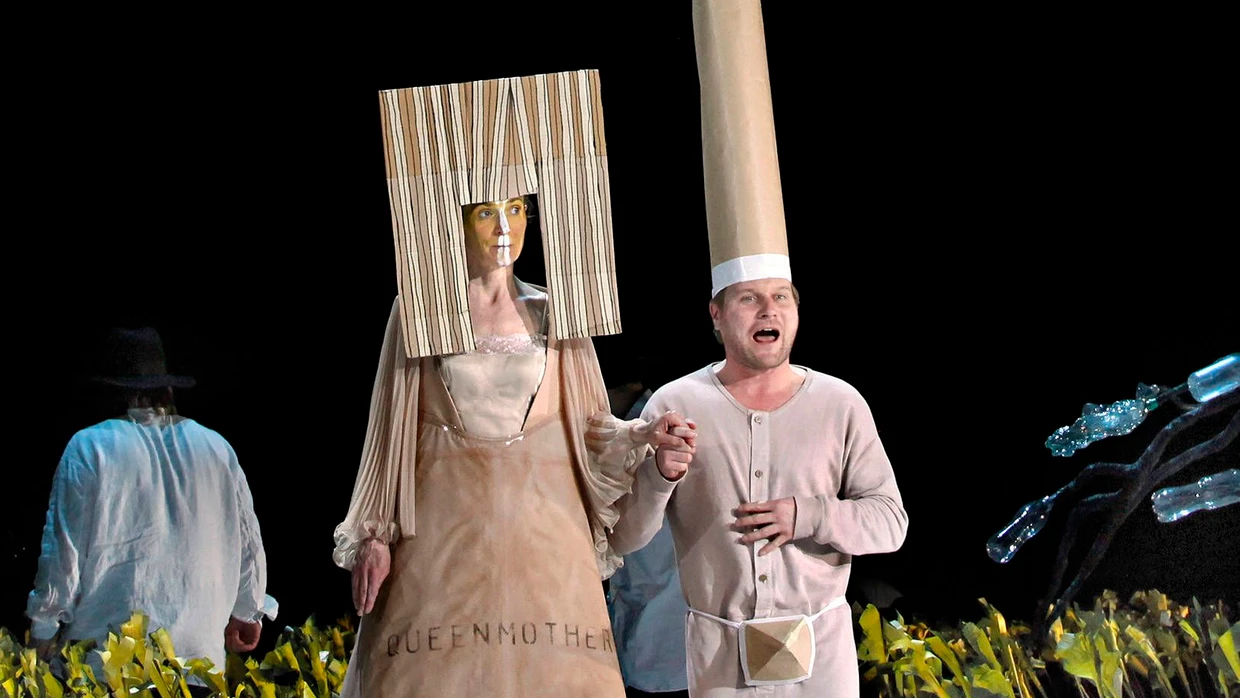 Geplagt: Judith Hofmann als Königinmutter und Peter Moltzen als Pharao in der Berliner Inszenierung von „Joseph und seine Büder“