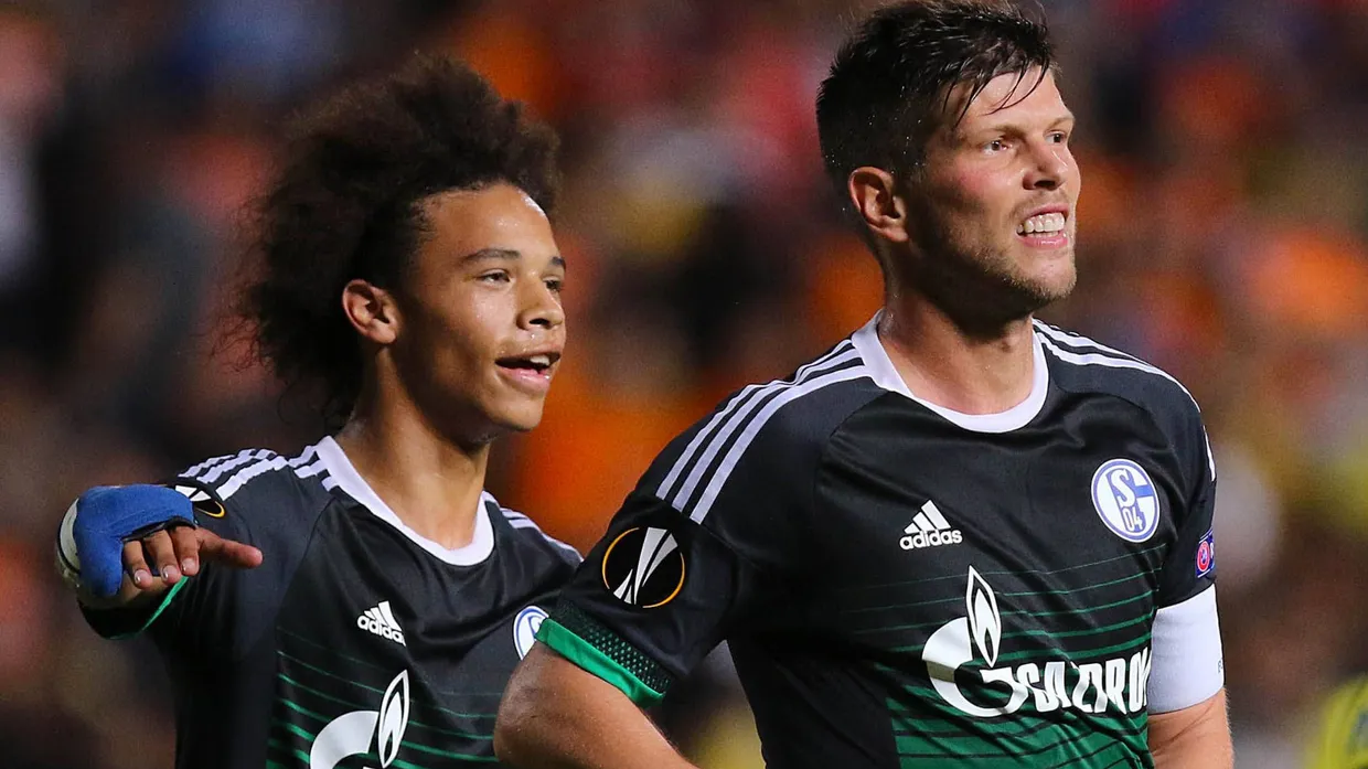 Sane (links) und Huntelaar sind mit Schalke auf Zypern erfolgreich.
