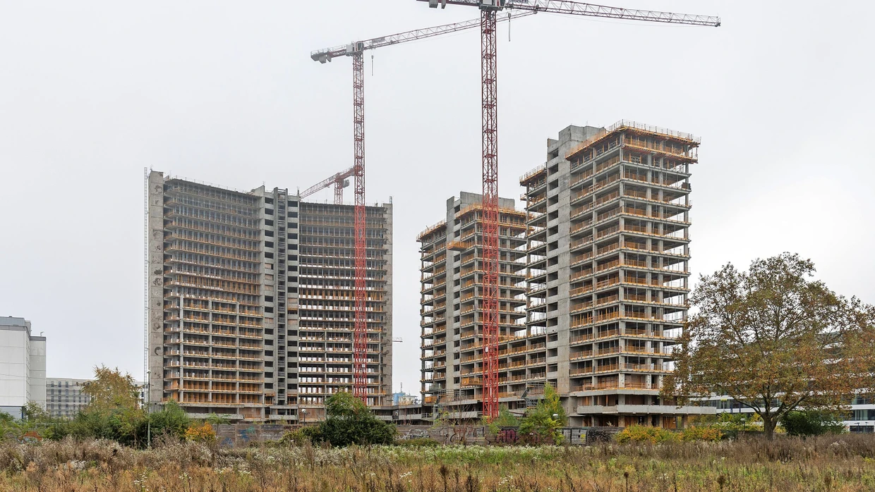 Brache mit Betonskeletten: Jahrelang passierte an der Baustelle rund um die Siemens-Türme am Kaiserlei zwischen Frankfurt und Offenbach nichts.