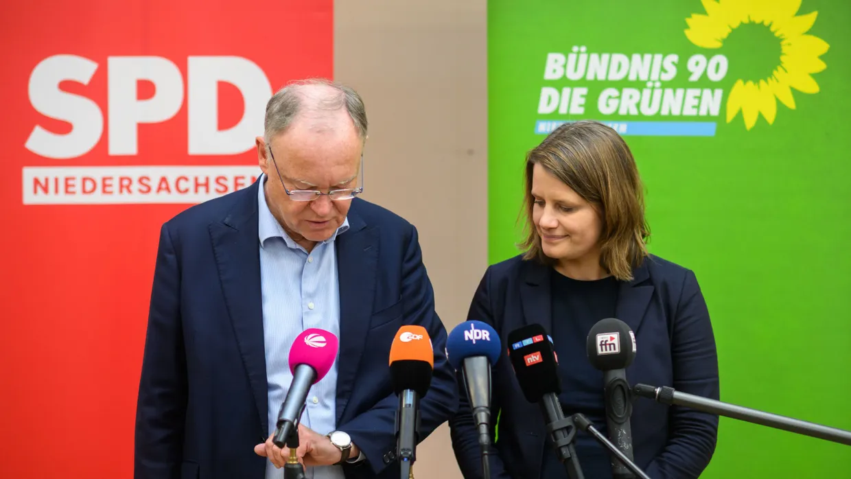 Stephan Weil (SPD) und Julia Willie Hamburg (Grüne) am 13. Oktober 2022 in Hannover.
