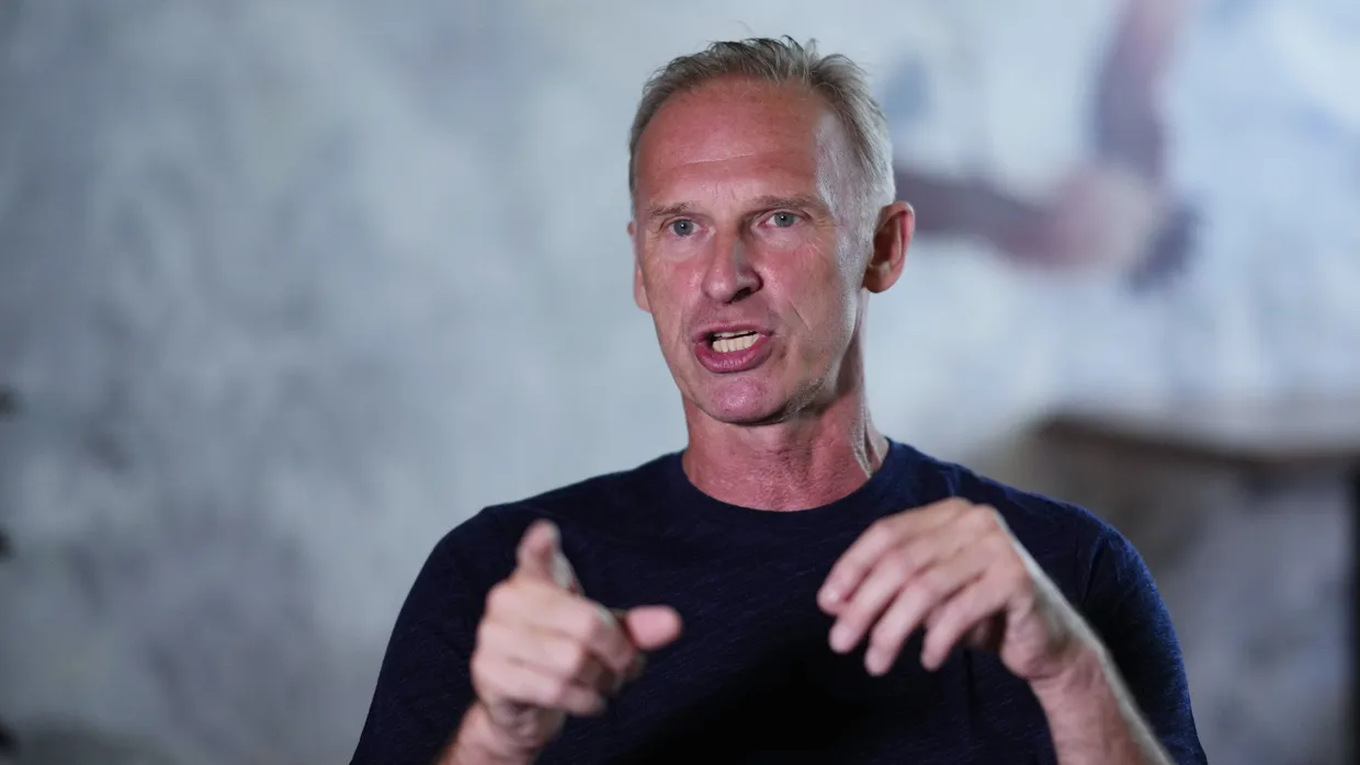 Sollte beim Überqueren von Straßen vorsichtig sein: Dominik Hasek