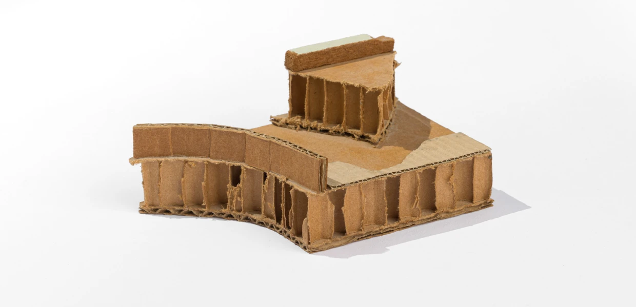 Zwischen Skulptur und Zeichnung: D.E. May, „Sans titre“ aus Karton bei der Galerie PDX Contemporary