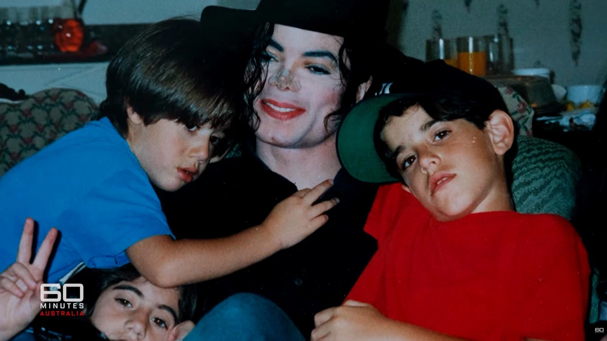 Eddie, Aldo und Dominic mit Michael Jackson in ihrem Haus in New Jersey