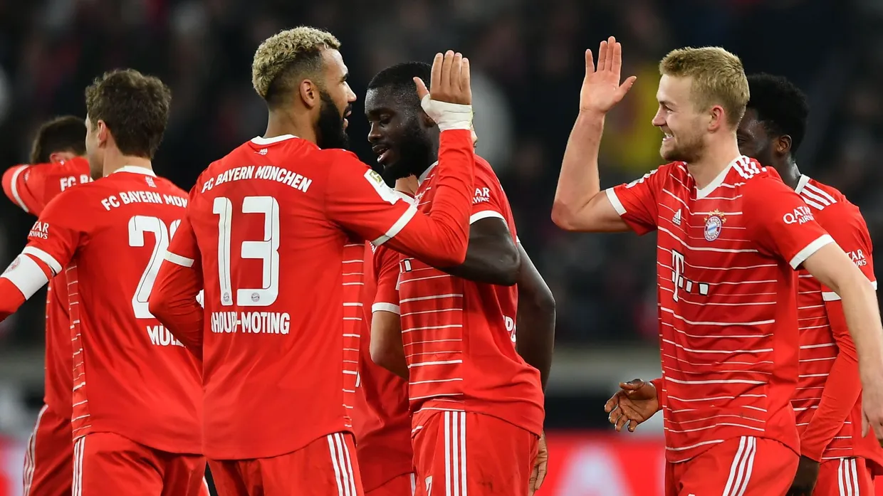 Hand drauf: Eric Maxim Choupo-Moting (links) und Matthijs de Ligt treffen für den FC Bayern.
