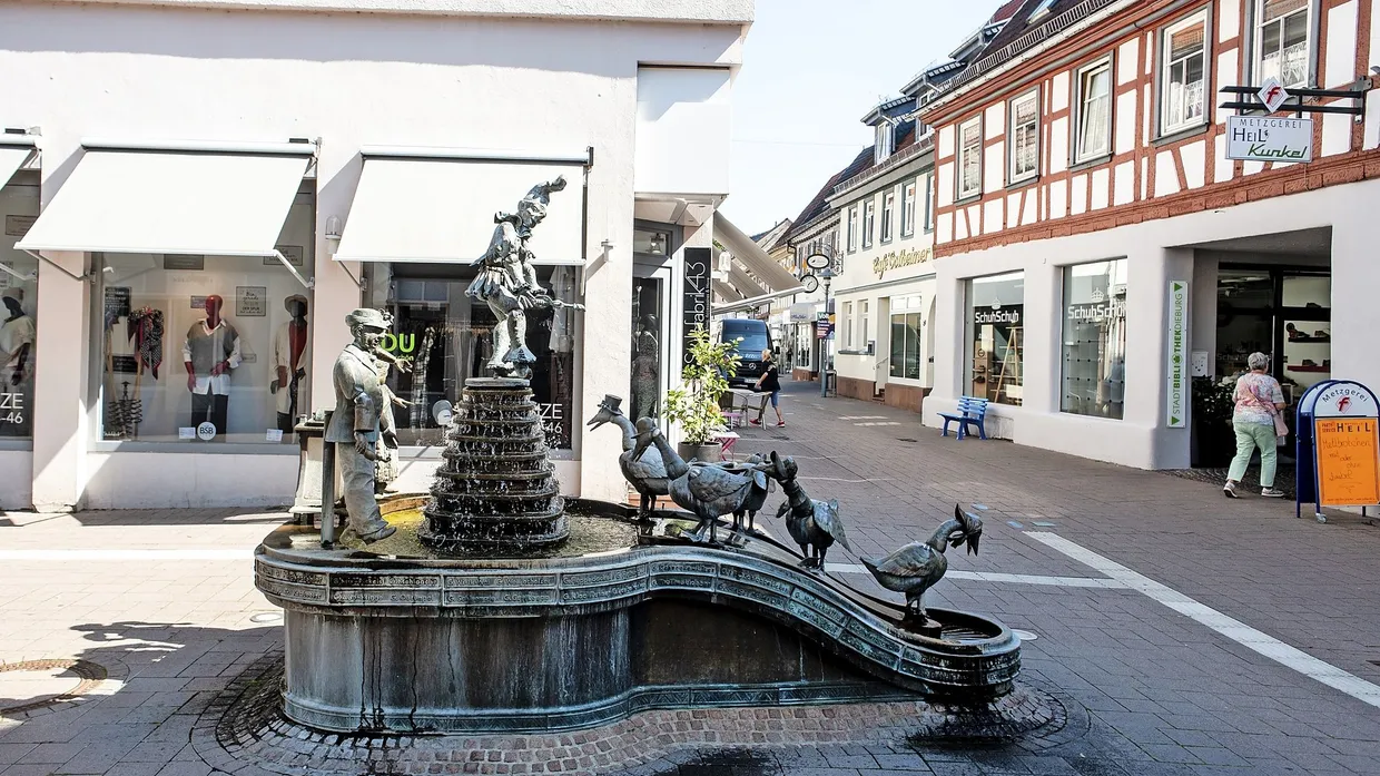 Den Traditionen verbunden: Der Fastnachtsbrunnen zeugt von regen Vereinen in Dieburg.