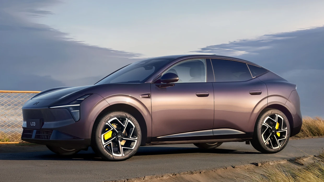 Der Wind halt: Xpeng L03, erinnert vielleicht zufällig ein wenig an Tesla.