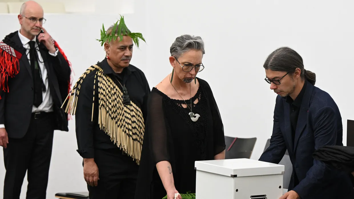 Verborgen: In diesem Karton lagerte der Toi Moko genannte Ahnenschädel während der Übergabe an eine Delegation aus Neuseeland