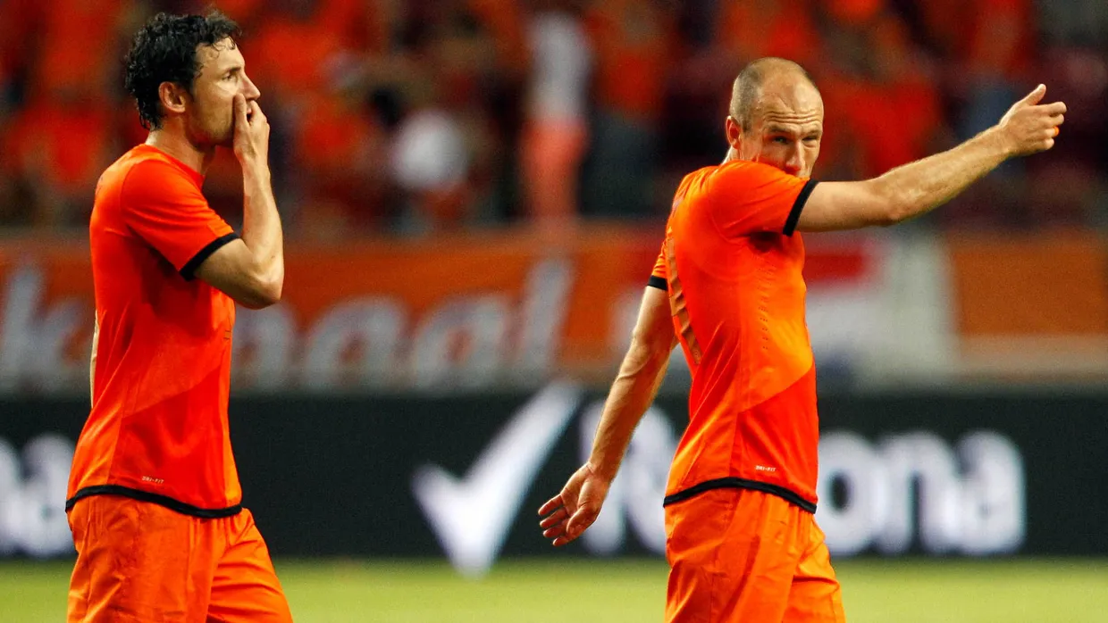 Van Bommel (l., mit Robben): Hat keine Lust auf taktische Diskussionen