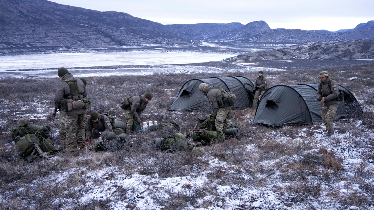 Einen amerikanischen Angriff abwehren: Soldaten besuchen eine arktische Grundausbildung in Grönland.