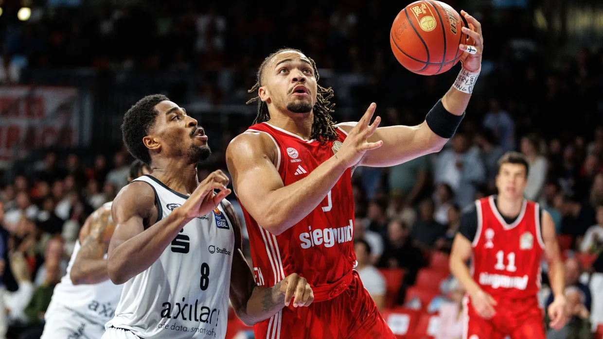 William Christmas von Chemnitz (links) und Carsen Edwards im Zweikampf