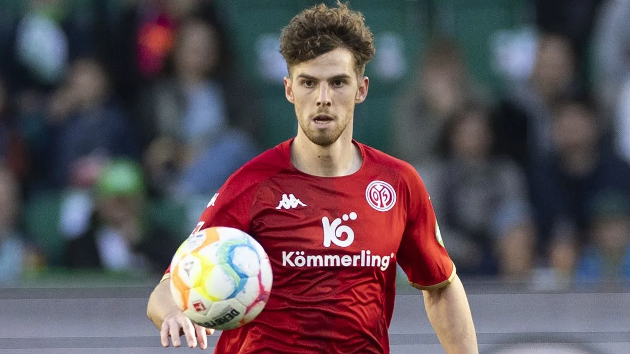 Den Ball fest im Blick: Anton Stach beim 1. FSV Mainz 05