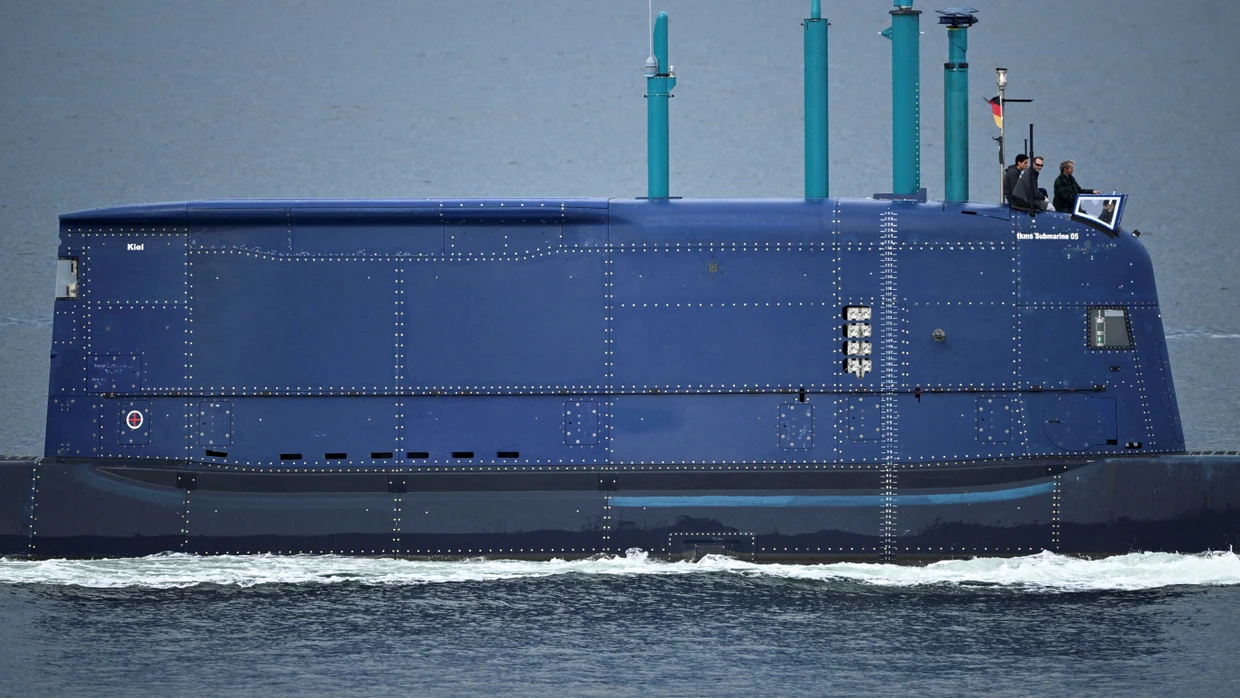 Ein U-Boot von ThyssenKrupp Marine Systems (TKMS) in der Kieler Förde.
