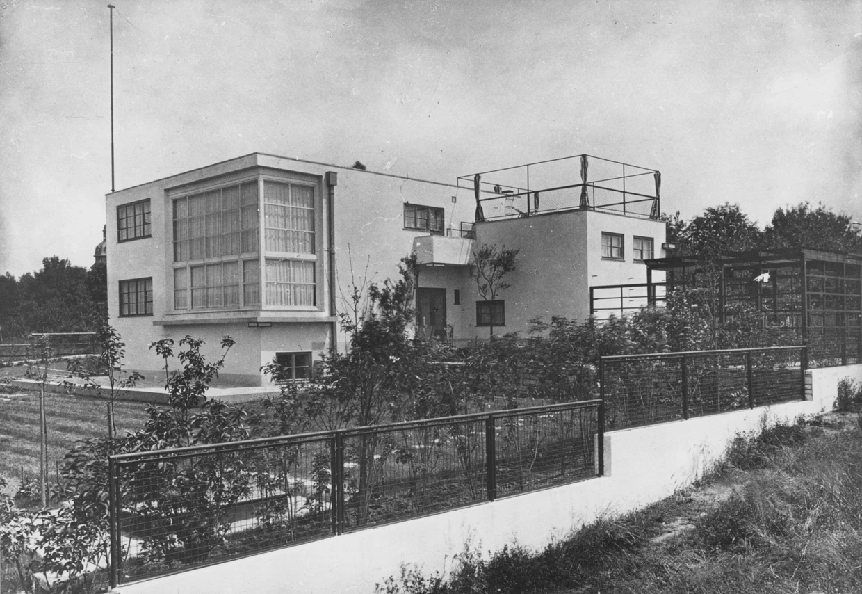 Im Grünen: Ernst May entwarf sich seine eigene repräsentative Villa am Rande der Siedlung Höhenblick.