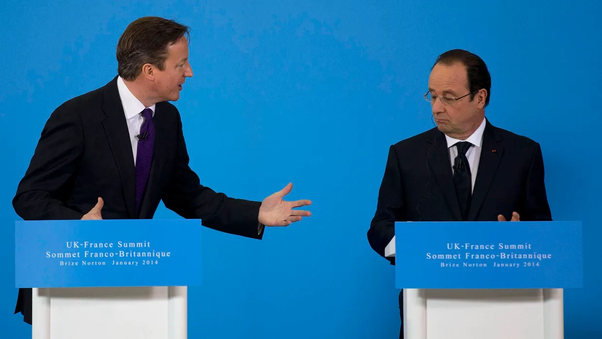 Aus großen Ländern: Cameron (l.)  und Hollande in Brize Norton