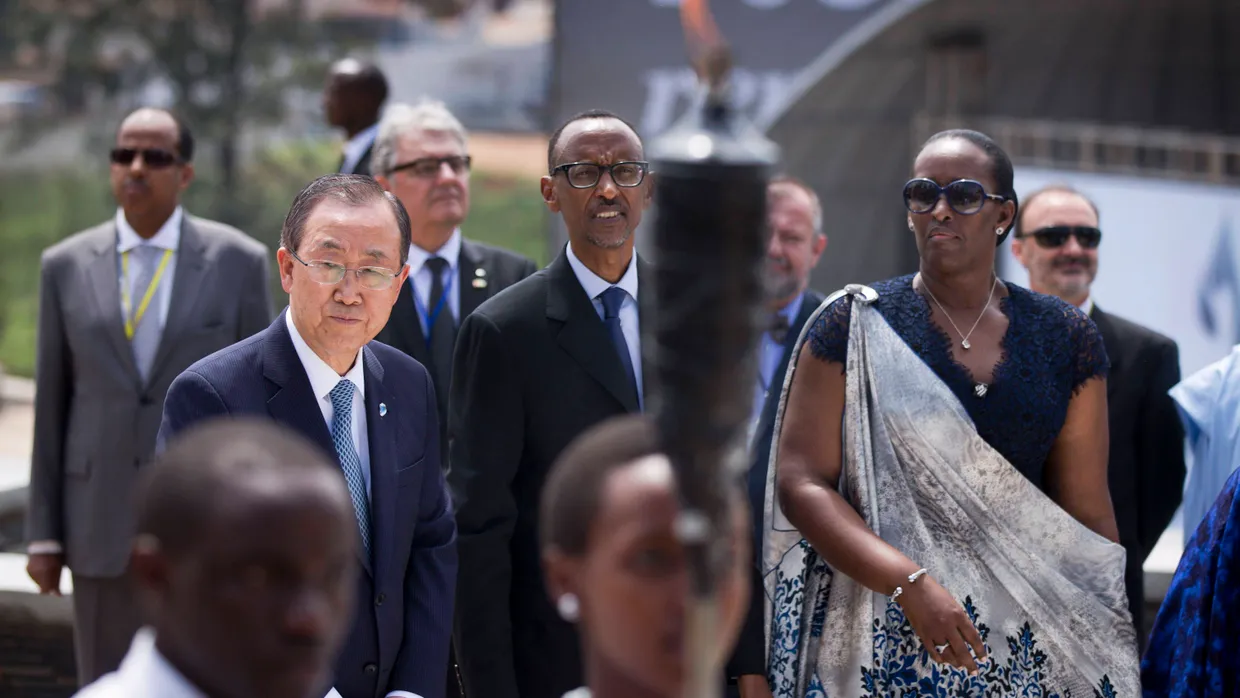 Gedenken in Kigali: UN-Generalsekretär Ban mit Paul Kagame und dessen Frau