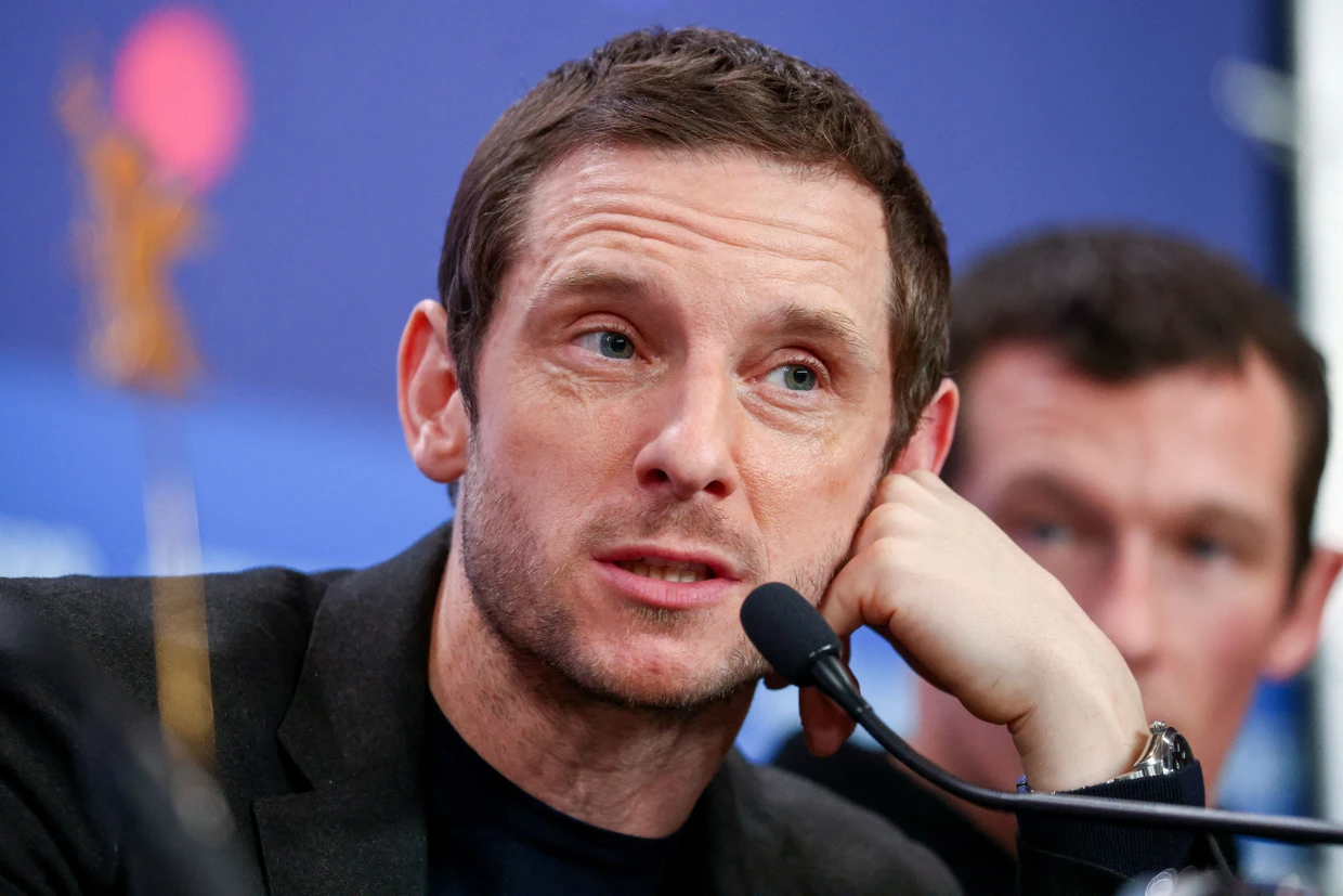 Jamie Bell während einer Pressekonferenz auf der Berlinale im Februar 2026
