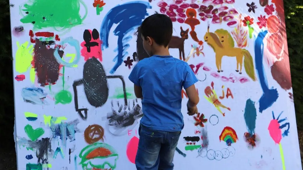 Bei einem Projekt in den Opelvillen konnten sich bedürftige und geflüchtete Kinder künstlerisch mit sich selbst auseinandersetzen.
