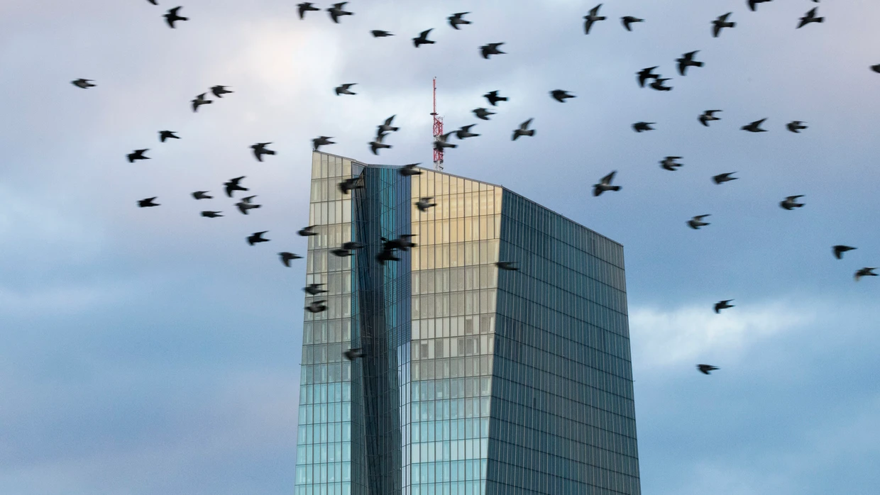 EZB-Zentrale in Frankfurt: Die Investmentbank Goldman Sachs erwartet, dass die Geldpolitik der Notenbank jetzt über Jahre langweilig wird.