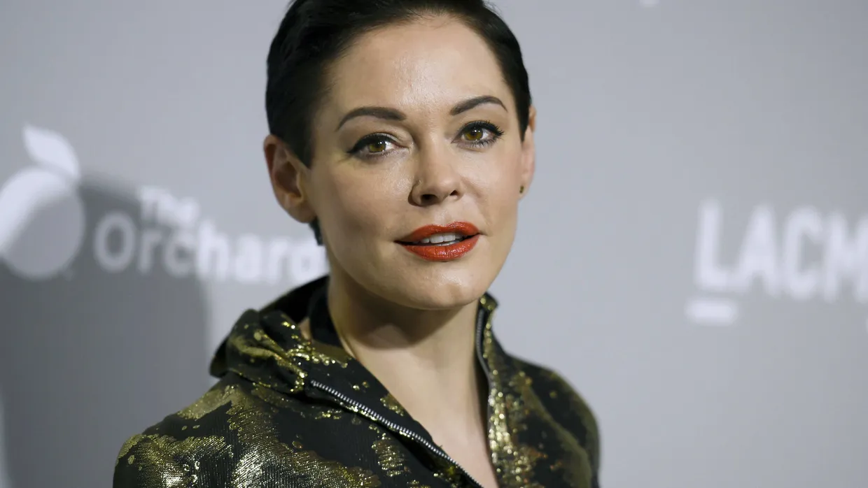 Schauspielerin Rose McGowan sprach erstmals auf Twitter öffentlich über die Vergewaltigung durch Harvey Weinstein.