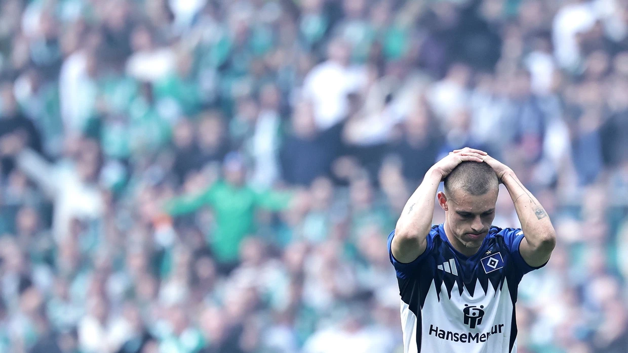 Regelmäßige Patzer: Anführer Muheim fasst sich an den Kopf.