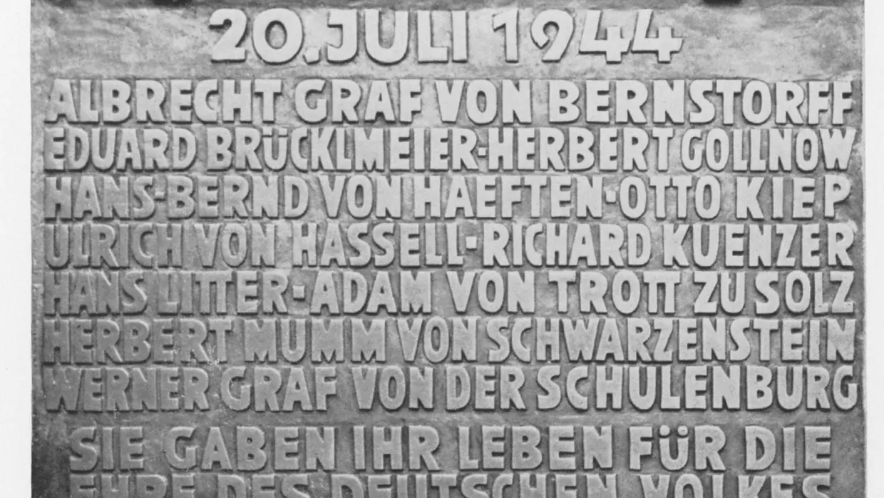 Ehrentafel in der Eingangshalle des Auswärtigen Amts in Bonn (1961)