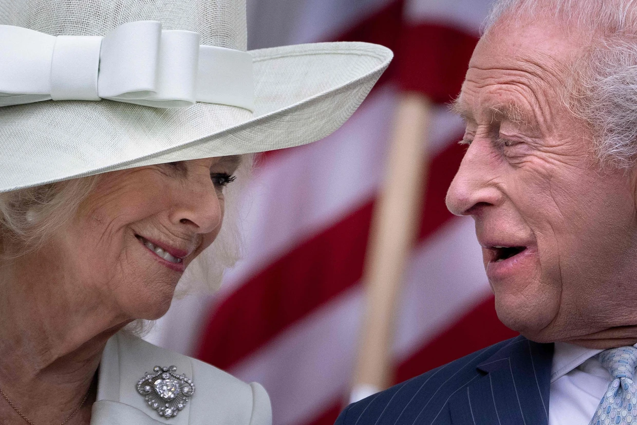 Camilla verzichtet auf Tiara: Ein diplomatisches Statement beim Staatsbankett im Weißen Haus — image 3